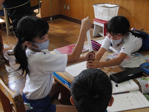 八名小学校 4年生理科 とじこめた空気と水