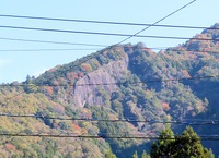 遠方に絶壁、立谷