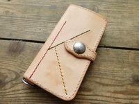 ステッチ入りのスマホカバー