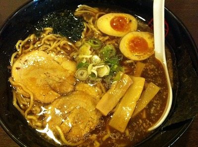くんたまラーメンこってり醤油